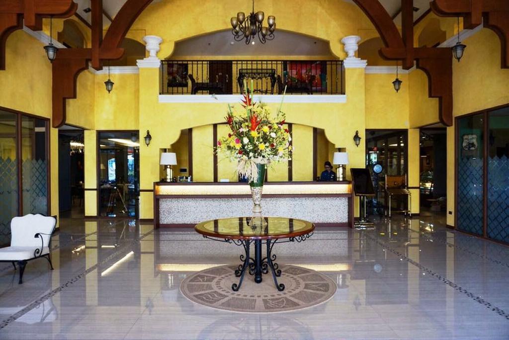The Pepperland Hotel Легазпи Екстериор снимка